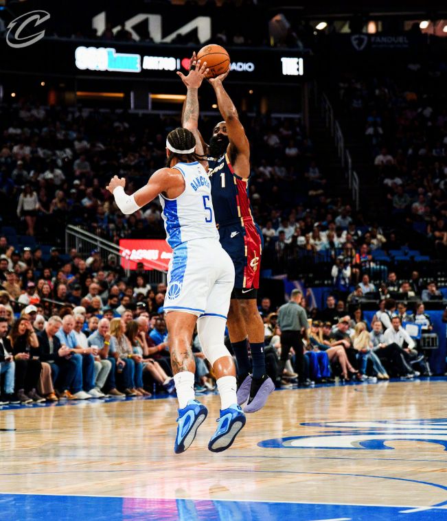 哈登独木难支 骑士客场不敌魔术 魔术双核联手终