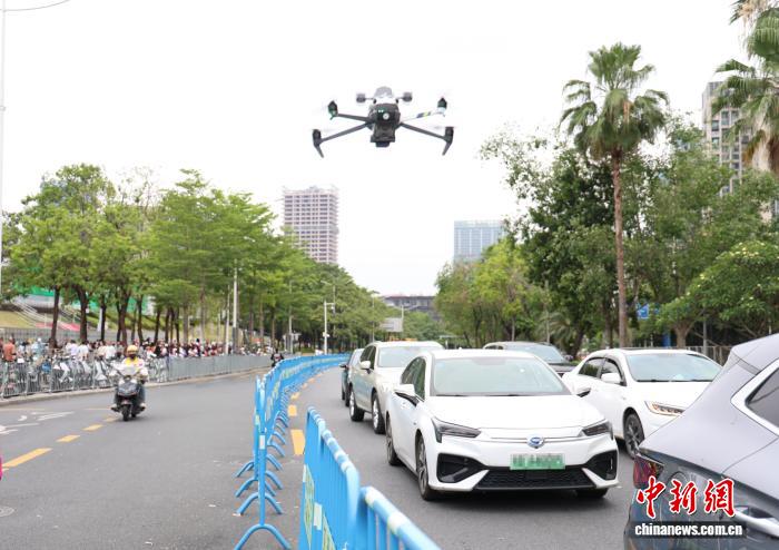 深圳警方无人机织就“空中防护网”护航十五运