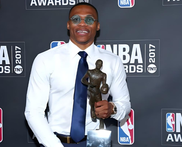 威少37岁冲击历史纪录面临年龄挑战