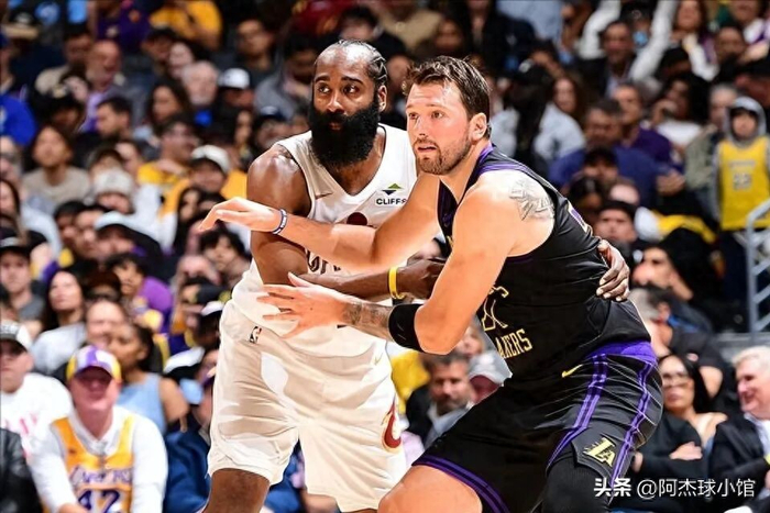 哈登东契奇打法差异解析：季后赛攻防策略与骑