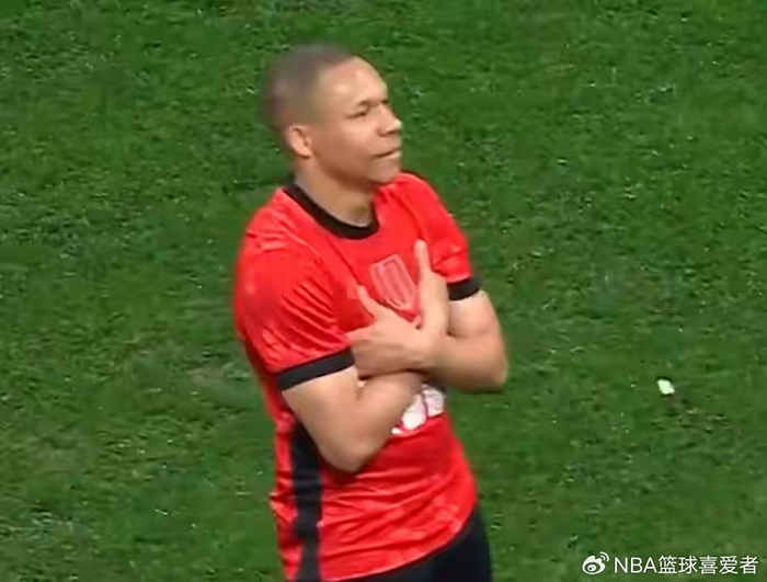 成都蓉城4-0横扫浙江队领跑积分榜